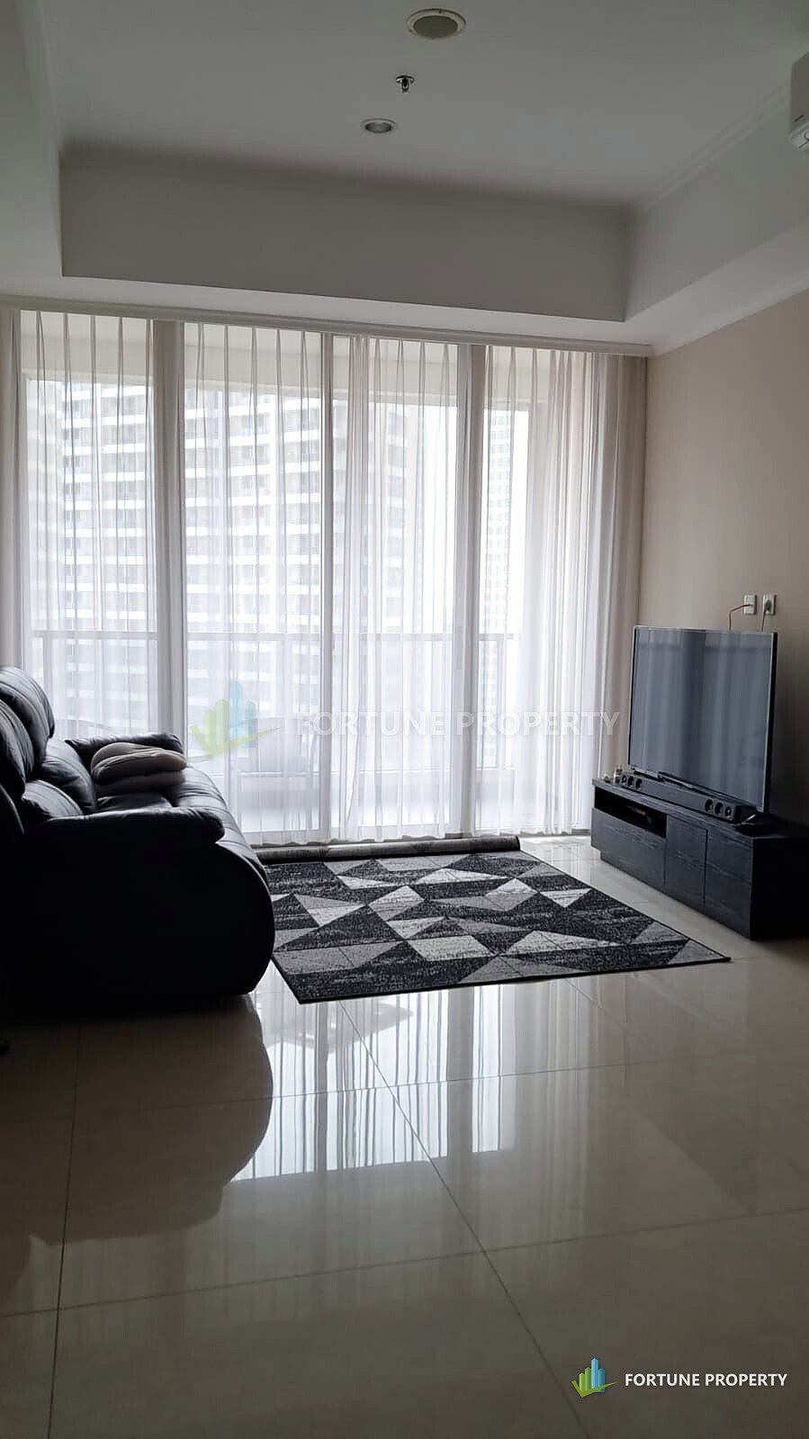 Condominium 3BR 135 m² Disewakan di Taman Anggrek Residences – Taman Anggrek Residences
